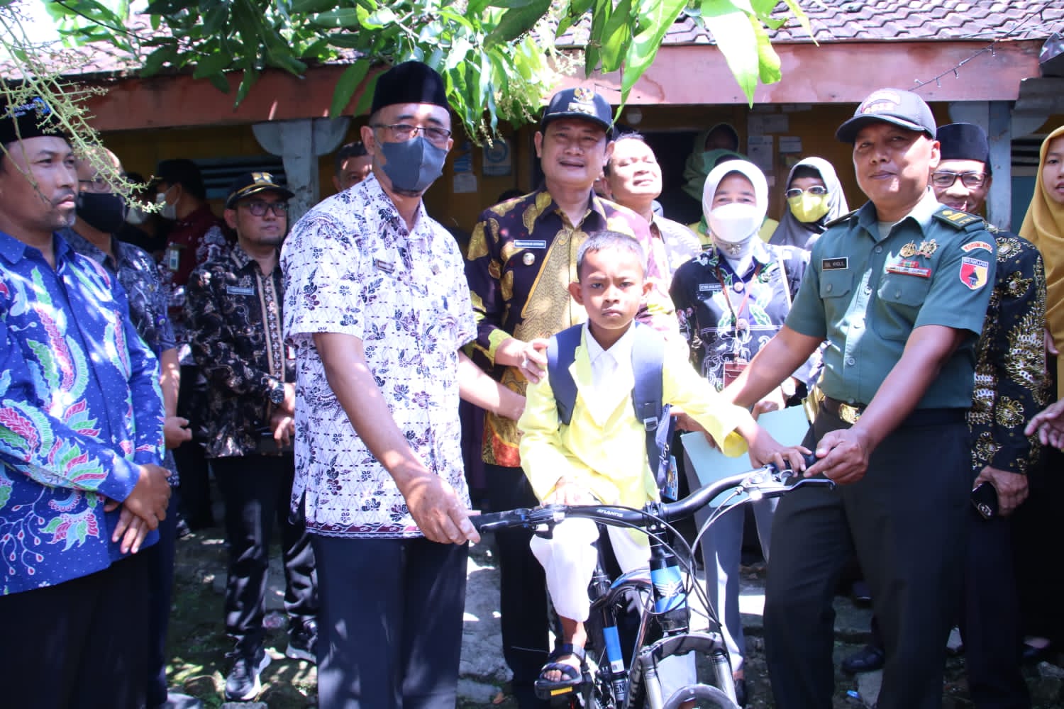 Disurati Bocah SD, Pak Yes Langsung Kunjungi Sekolahnya