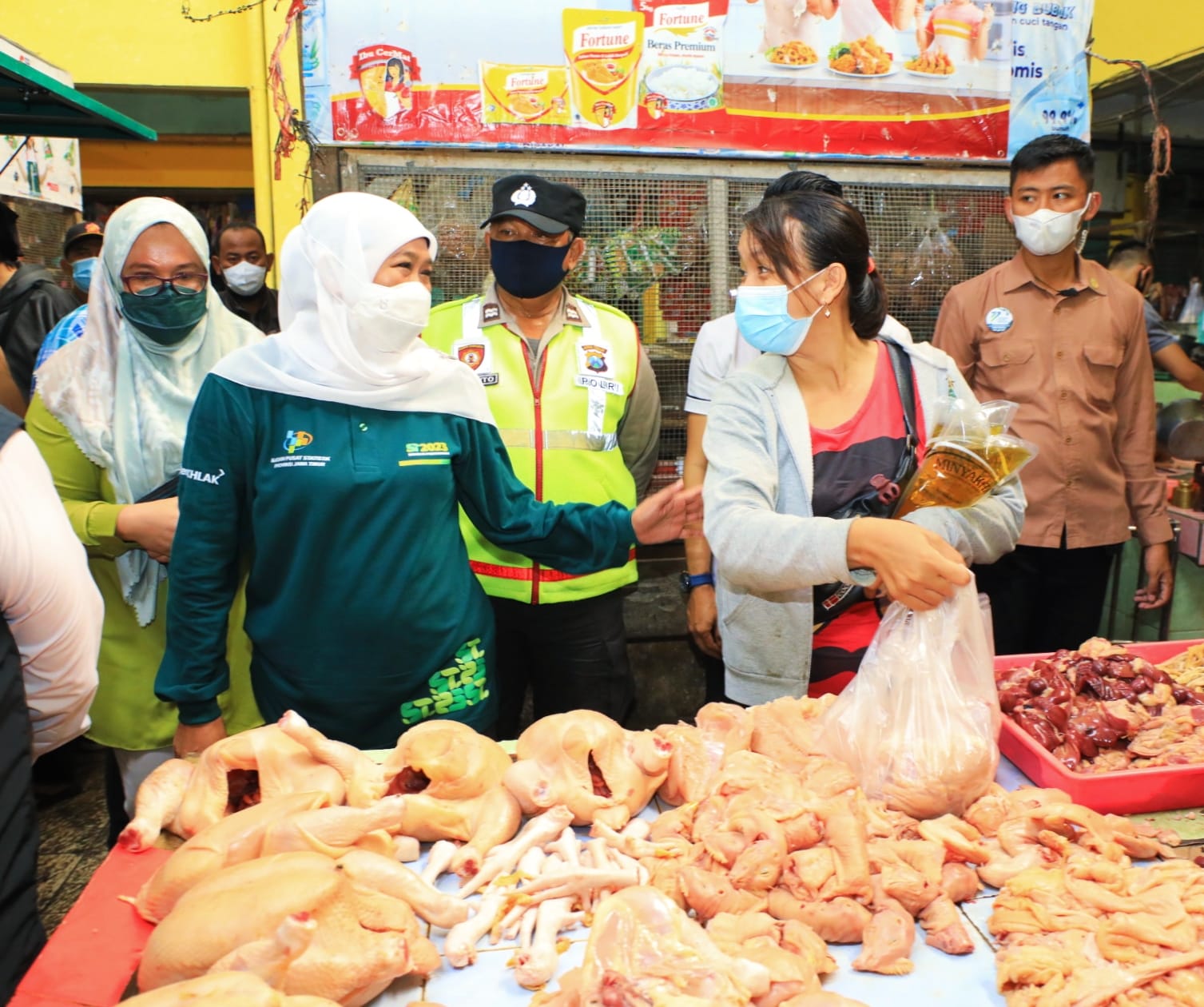 Pastikan Harga Bapok Stabil, Gubernur Khofifah Blusukan Ke Pasar
