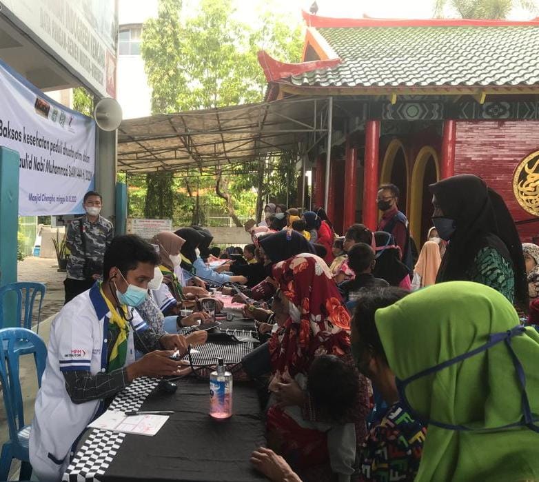 MPM Honda Jatim Gelar Baksos Kesehatan dan Santunan Dhuafa Anak Yatim di Masjid Chengho