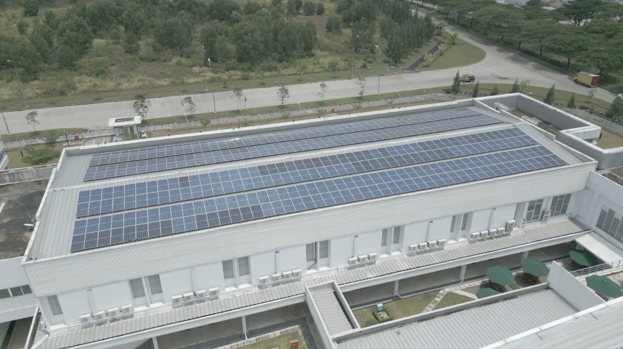 Dukung EBT, AHM Pasang Solar Panel 8.760 kWp