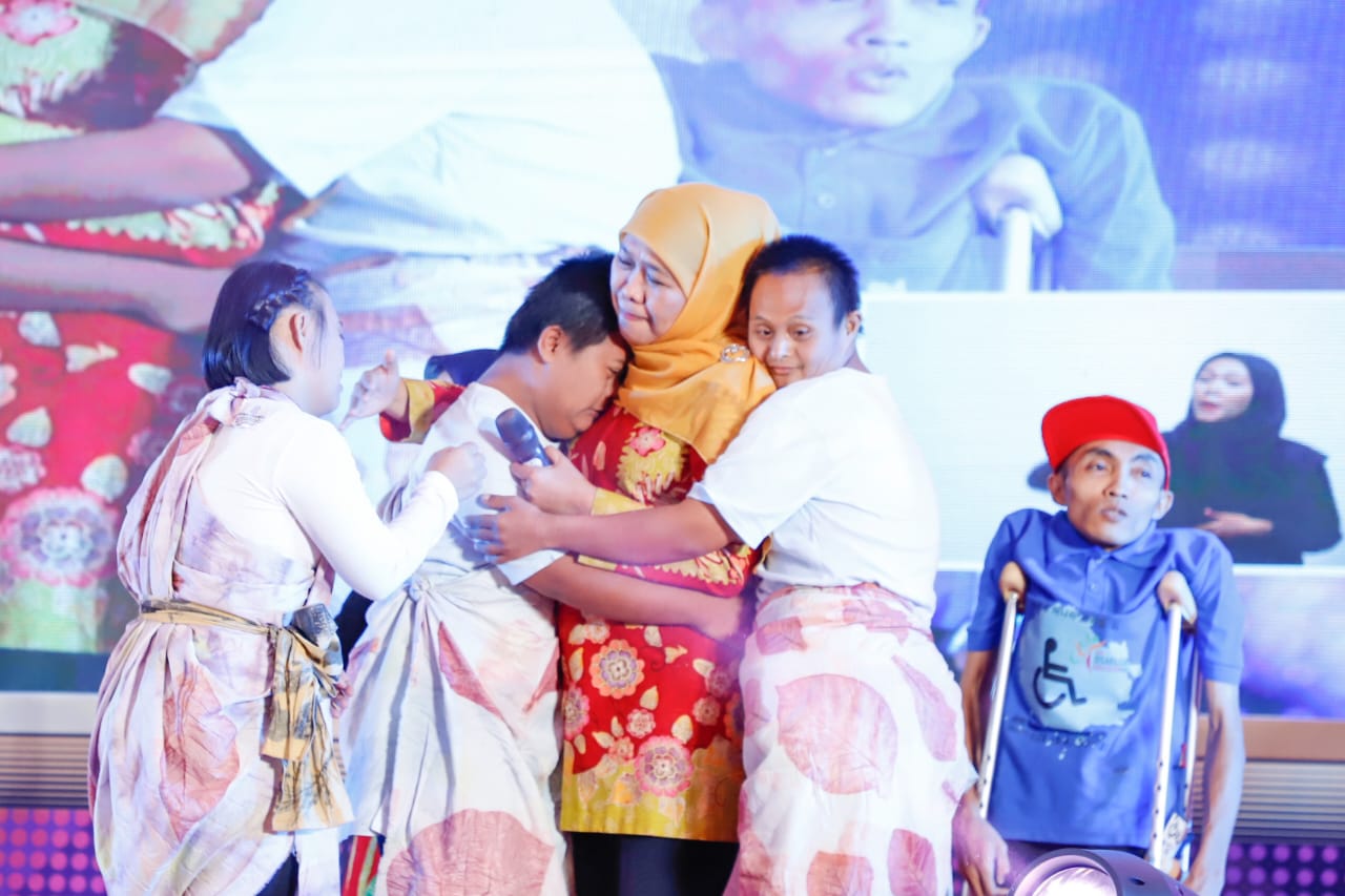 Hadiri Acara HDI, Khofifah Disambut Suka Cita Penyandang Disabilitas