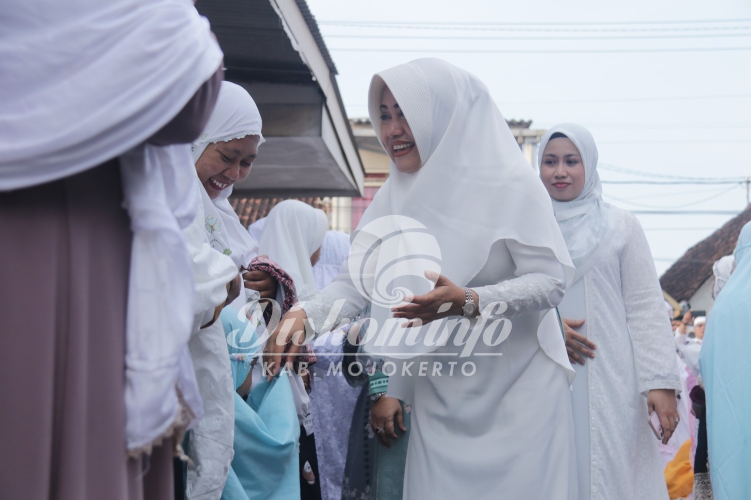 Bupati Mojokerto Serahkan Dana Hibah Pengembangan Masjid
