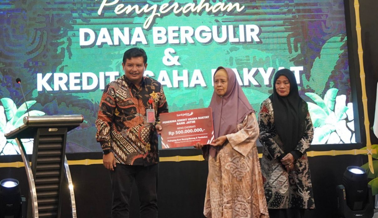 Dukung Akses Pembiayaan kepada UMKM, BankJatim Salurkan KUR dalam Kegiatan Kampoeng Kreasi