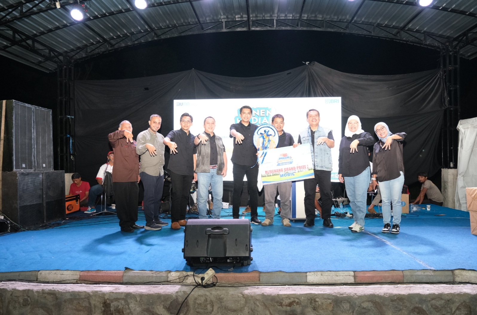 Nasabah Setia BRI Kantor Cabang Surabaya Manukan Bawa Pulang New Suzuki Ertiga