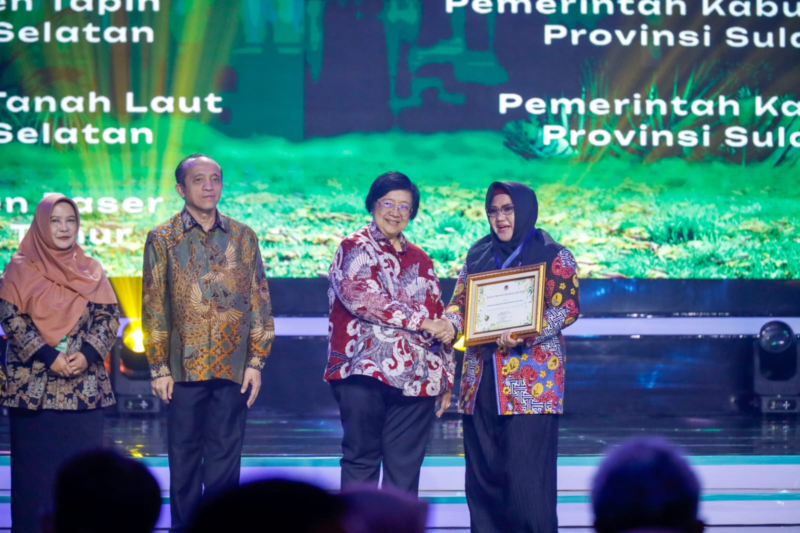 Pemkab Gresik Kembali Terima Penghargaan Proklim dari KLHK