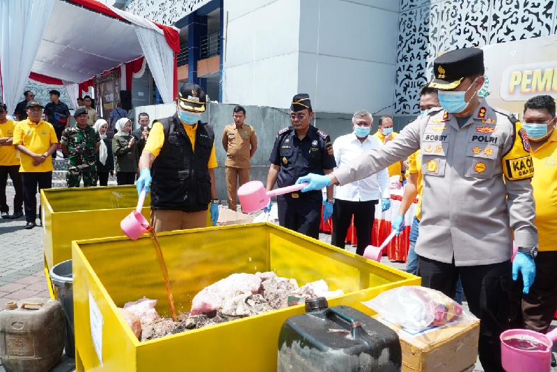 Pemkab Lamongan dan Bea Cukai Musnahkan 1 Juta Rokok Ilegal