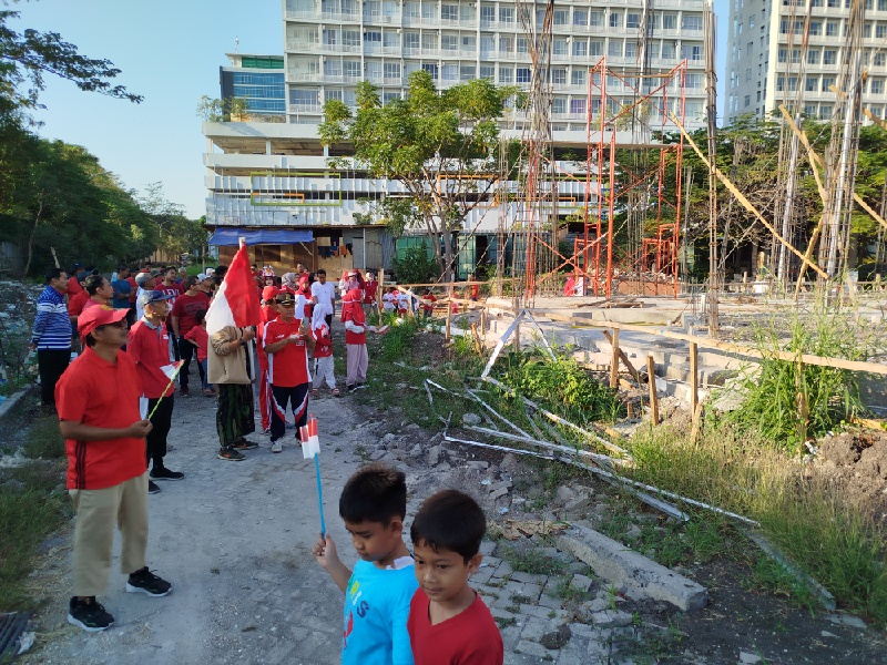 Meriah, Warga Perumahan Green Garden Jalan Sehat Sambil Beramal