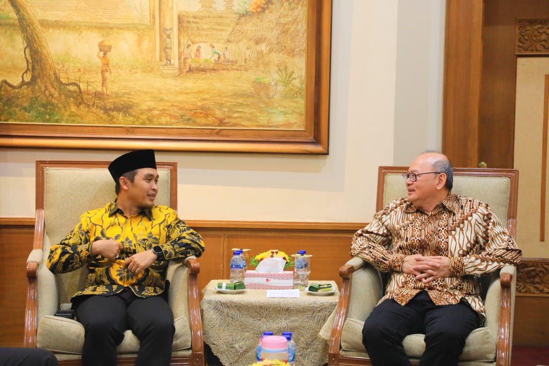 Pj. Sekdaprov Jatim Serahkan SPT Plt. Walikota Pasuruan Kepada H. Adi Wibowo