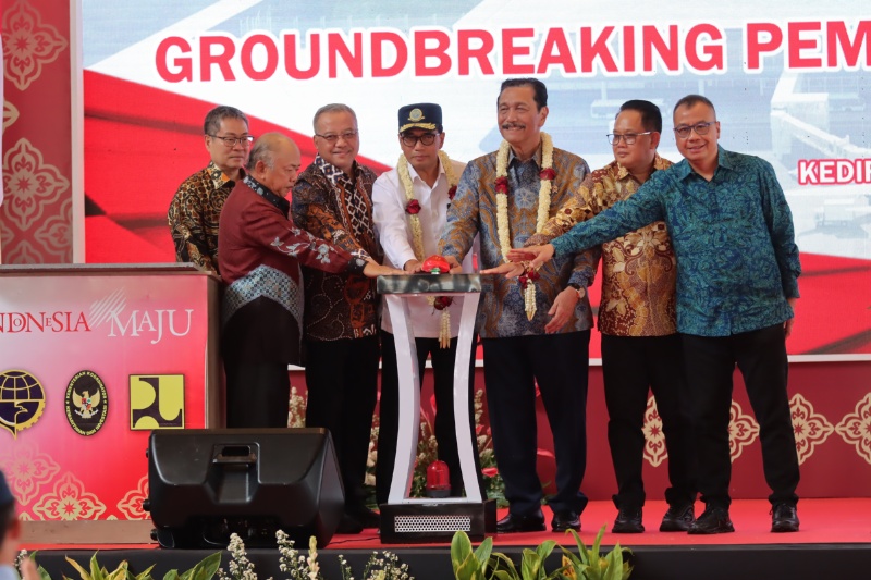 Menkomarinves Resmikan Bandara Dhoho Kediri