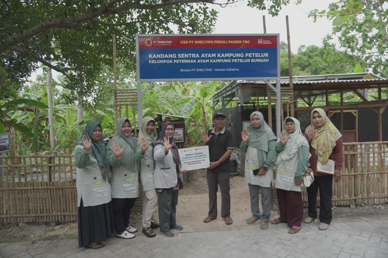 Smelting Peduli Serahkan Renovasi Rumah Penyintas Tb di Gresik dan Lamongan