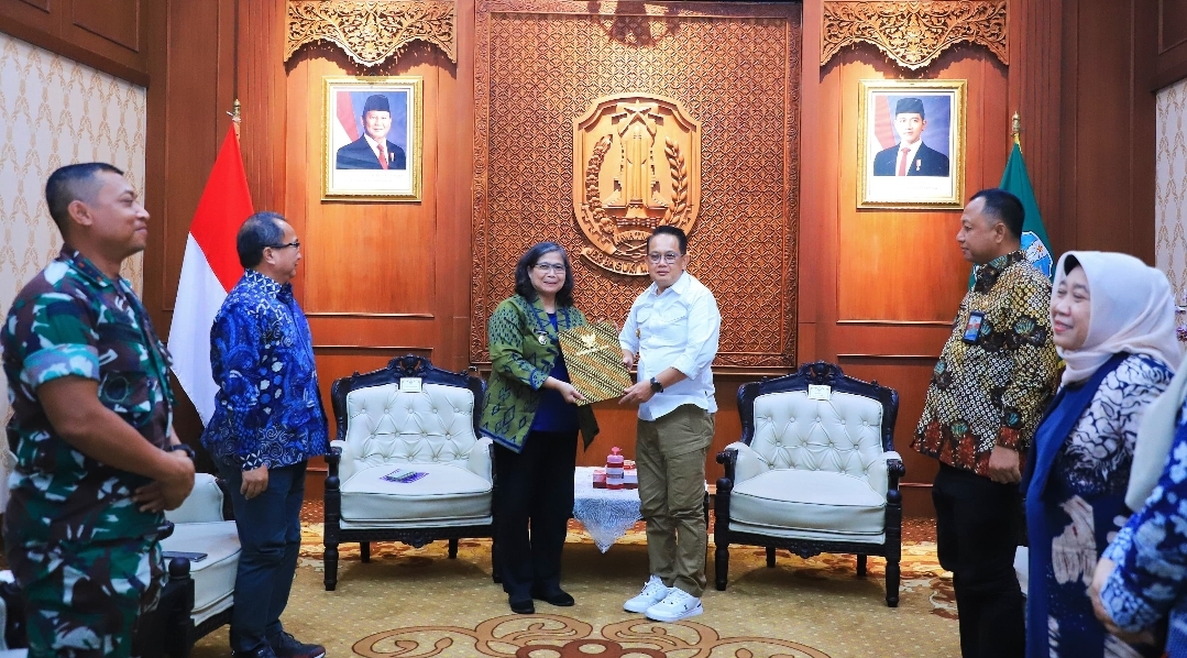 Pj Gubernur Serahkan Perpanjangan SK Pj. Walikota Kediri