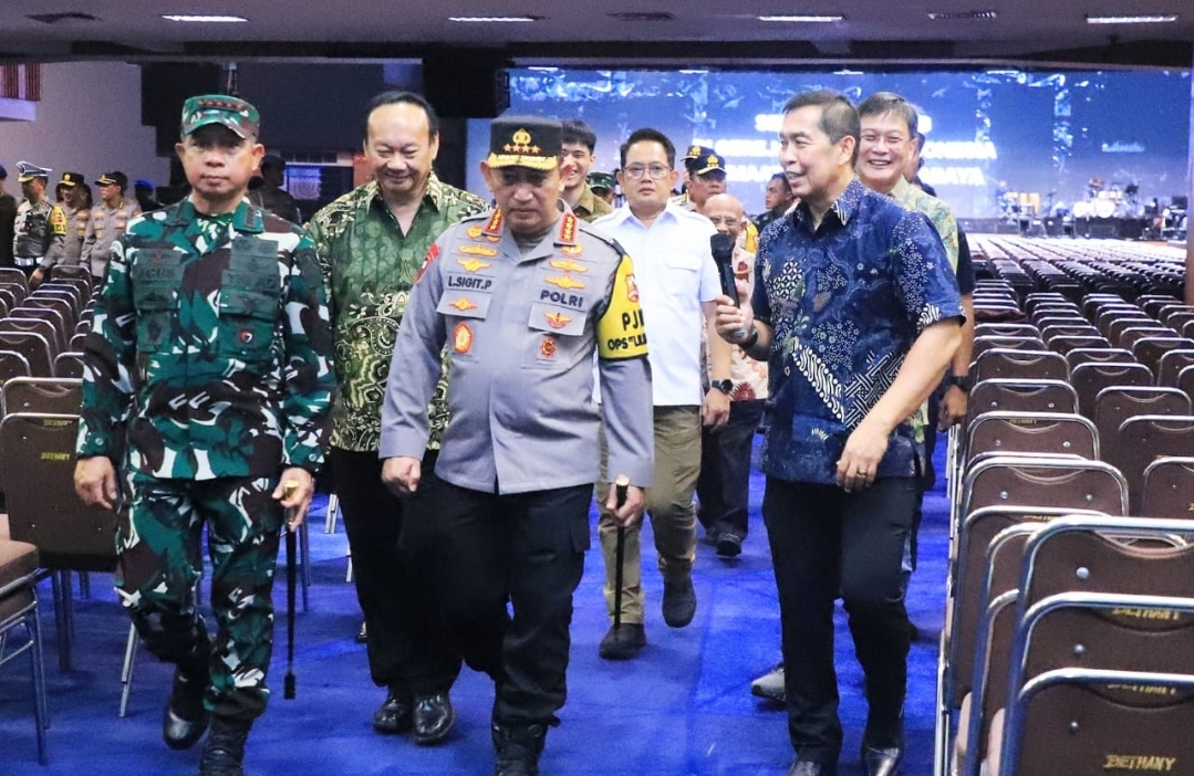 Pj. Gubernur Jatim Bersama Kapolri dan Panglima TNI Tinjau Persiapan Natal 2024 di Gereja Bethany Surabaya