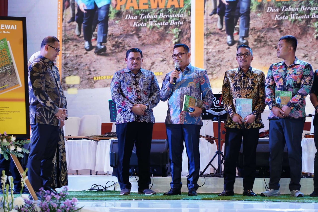 Pj Wali Kota Batu Luncurkan Buku “2 Tahun Bersama Kota Wisata Batu”